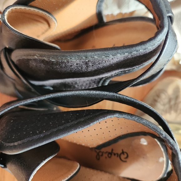 Women's black heels, size 8.5, EUC - Picture 4 of 4